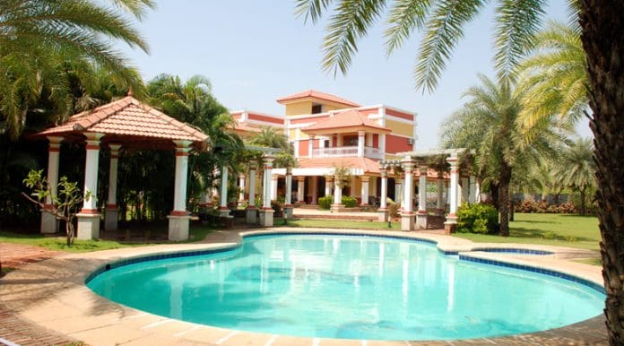 pool-house home contract signings