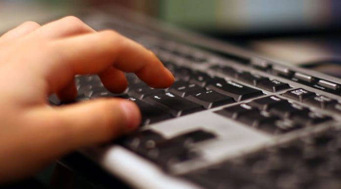 passwords dark web Chinese hacker blackmail apple