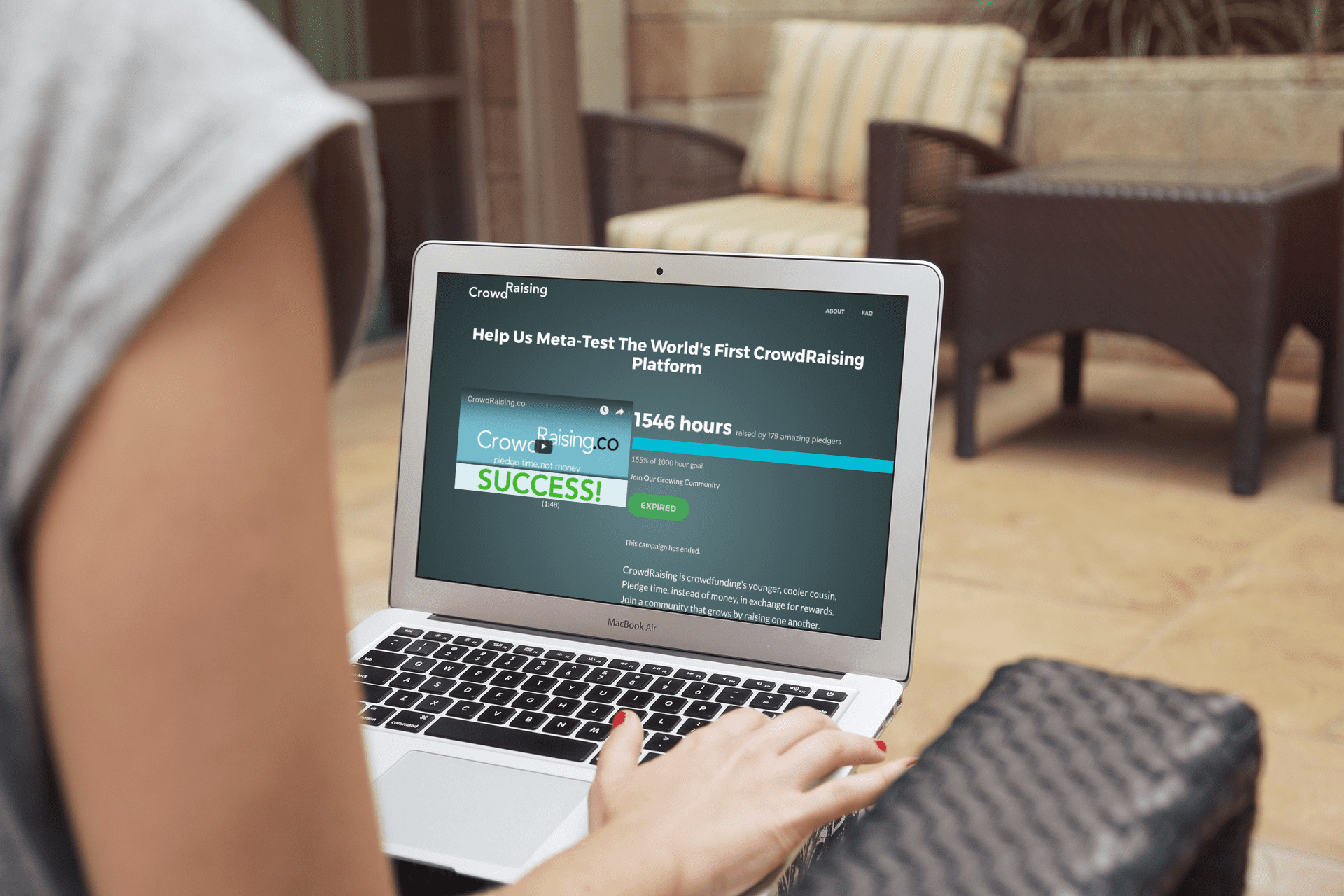 smartmockups0 (8) crowdraising