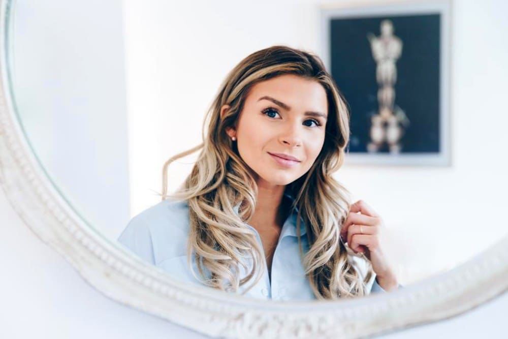 woman-in-mirror (1) Performance mirror