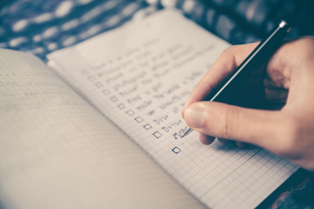 glenn-carstens-peters-RLw-UC03Gwc-unsplash (1) exploding to do list alt