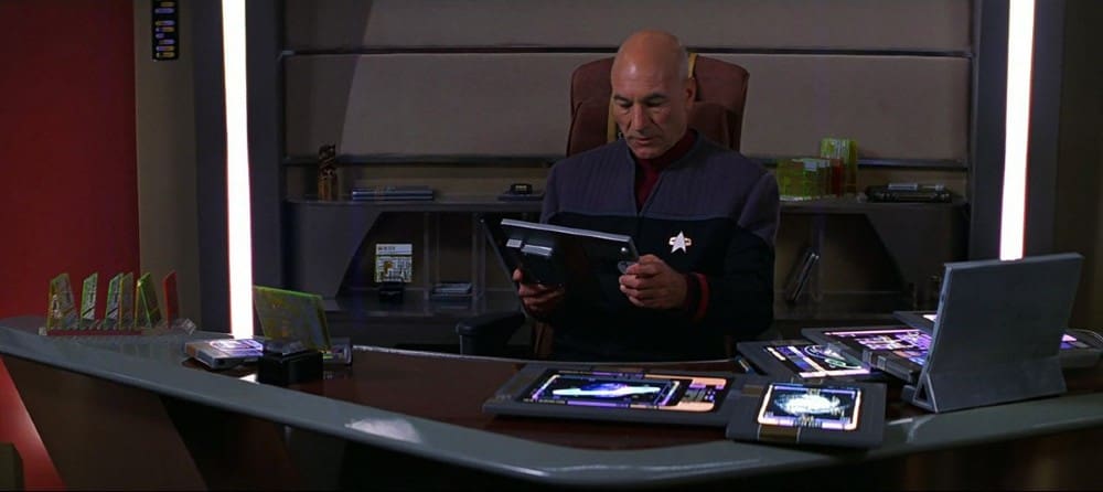 Picard uses an iPad